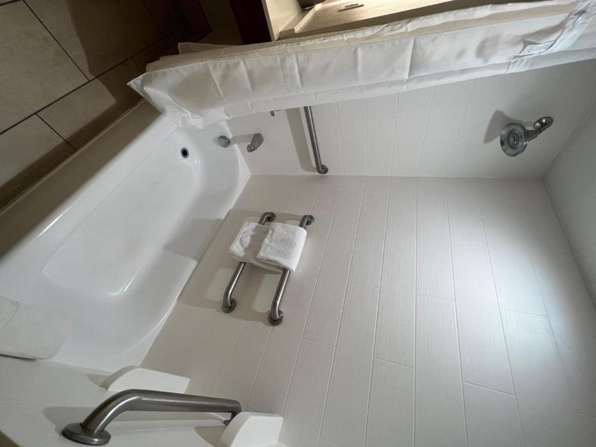 Holiday Inn Express Hotel & Suites Lake Elsinore By Ihg Bagian luar foto