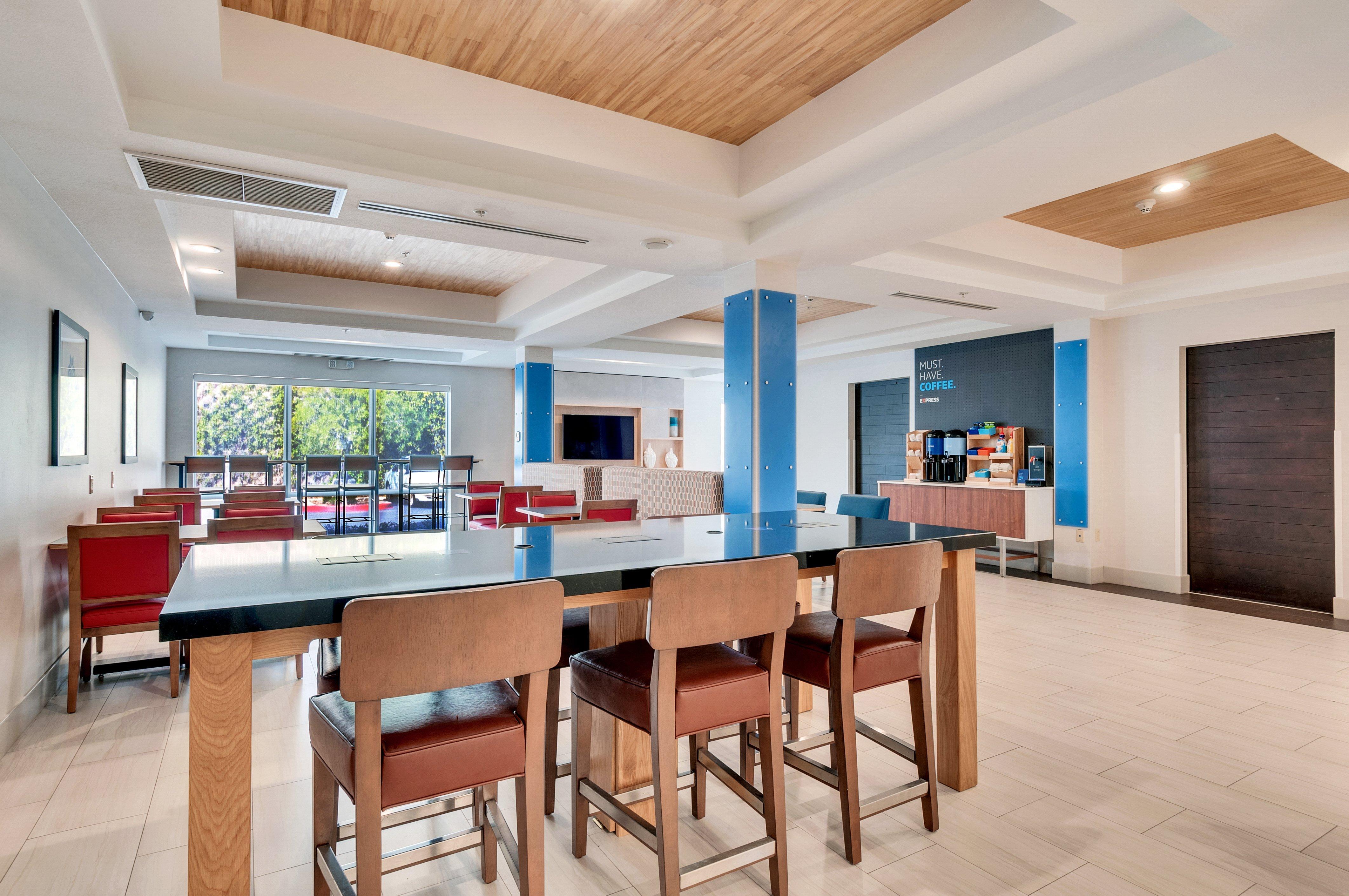 Holiday Inn Express Hotel & Suites Lake Elsinore By Ihg Bagian luar foto