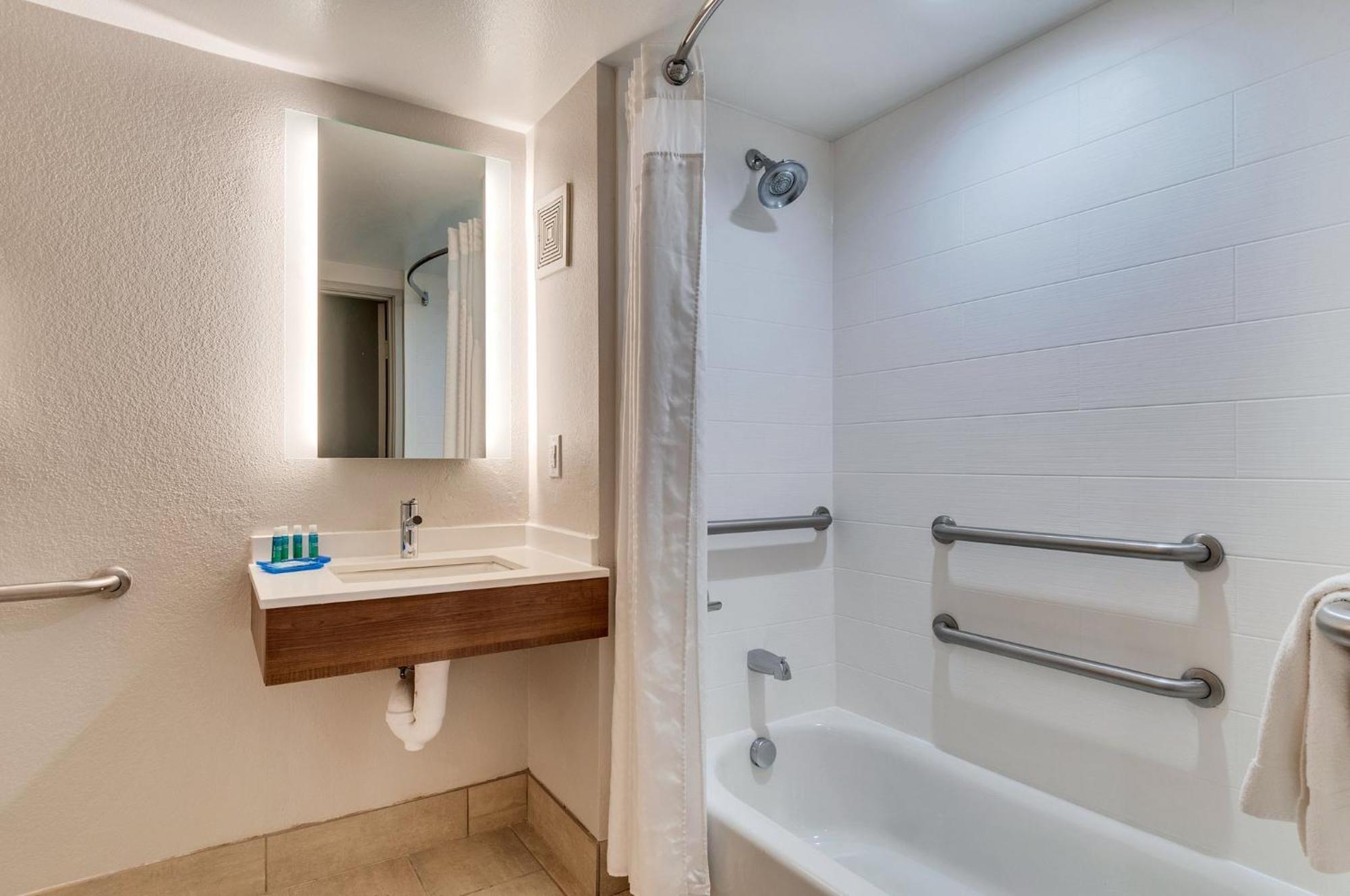 Holiday Inn Express Hotel & Suites Lake Elsinore By Ihg Bagian luar foto