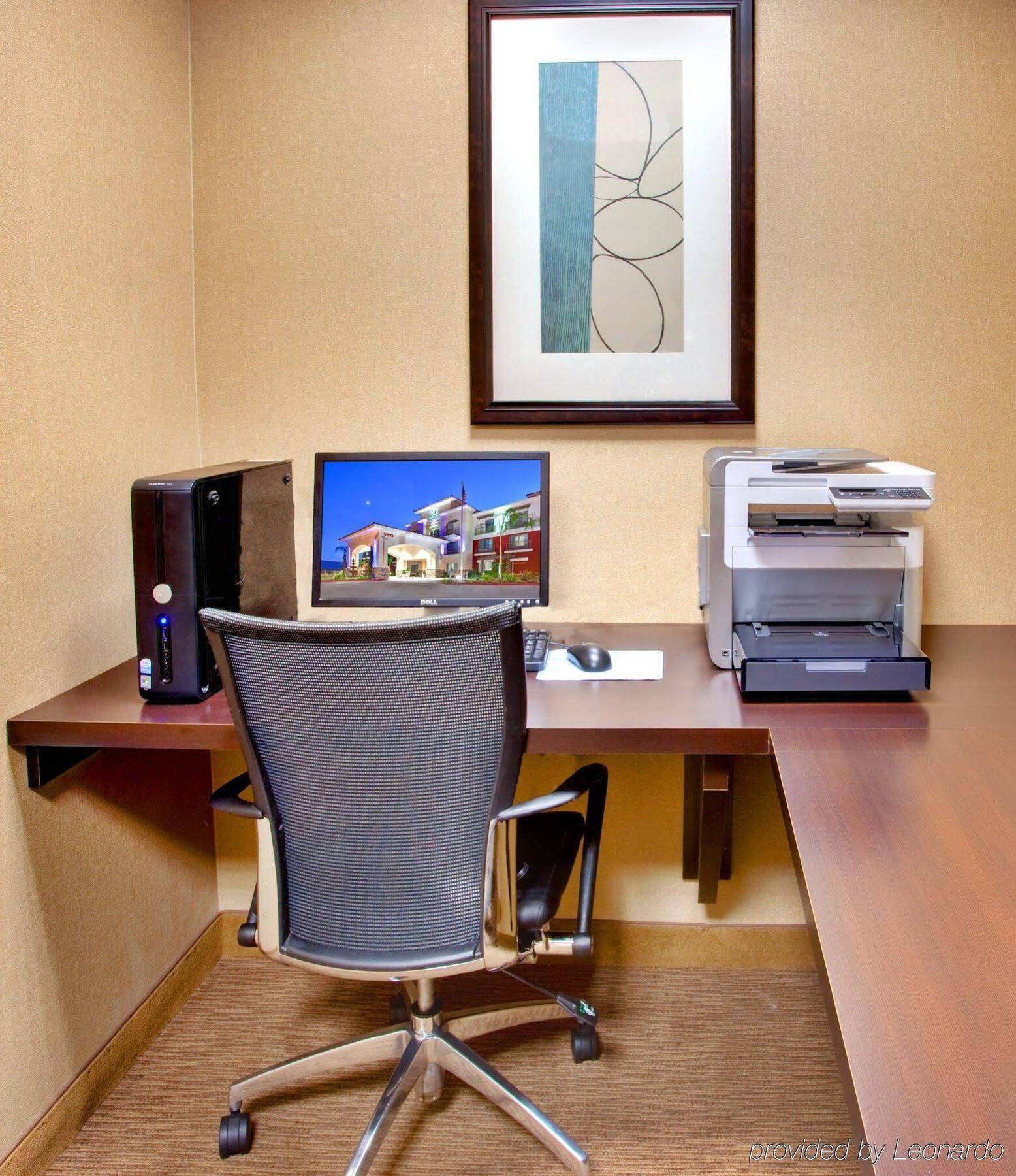 Holiday Inn Express Hotel & Suites Lake Elsinore By Ihg Bagian luar foto