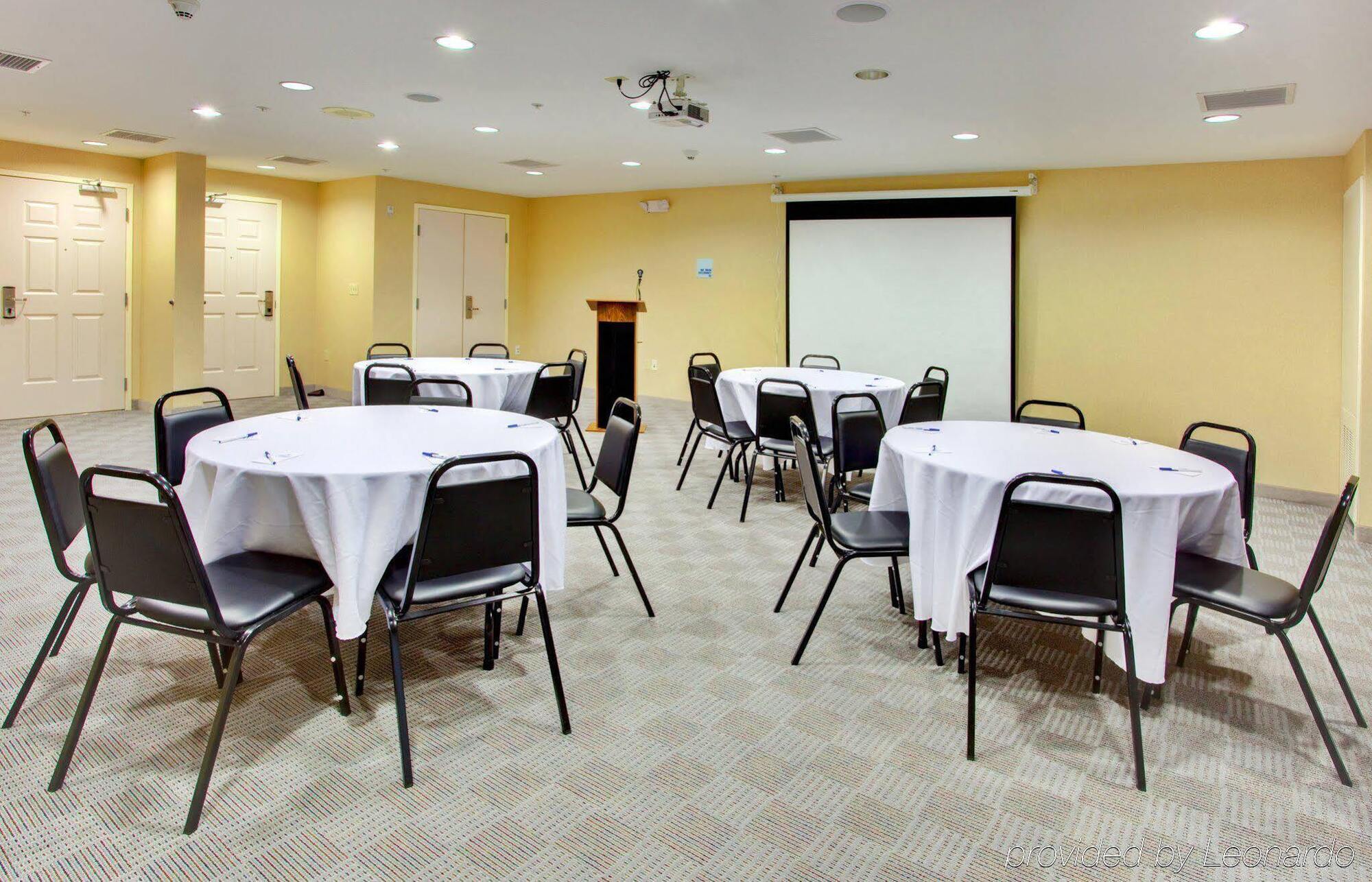 Holiday Inn Express Hotel & Suites Lake Elsinore By Ihg Bagian luar foto